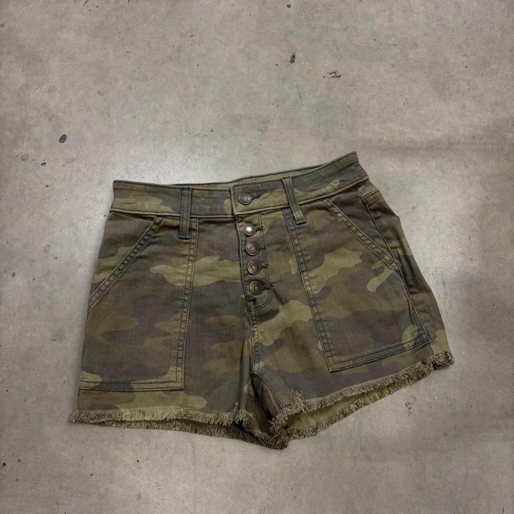 SO Camo High Rise Utility Shorts Green Khaki Frayed Hem Button Fly Womens Size 3